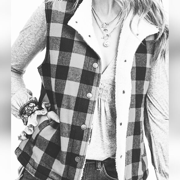 Risen NWT green & black buffalo check vest w sherpa lining - Picture 2 of 8